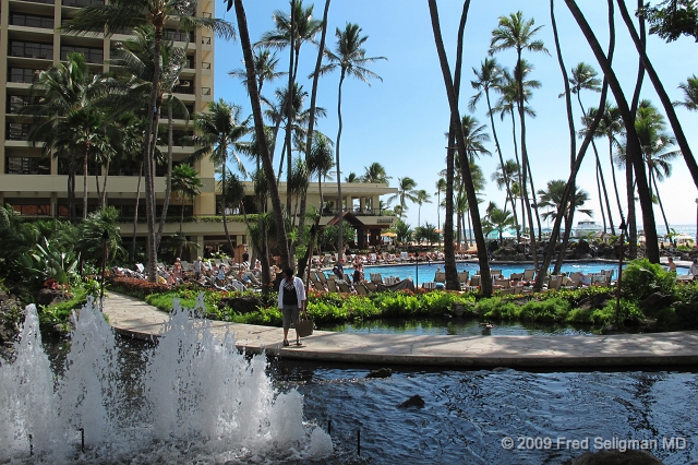 20091027_134122  G11f.jpg - Pool area Hilton Hawaiin Village